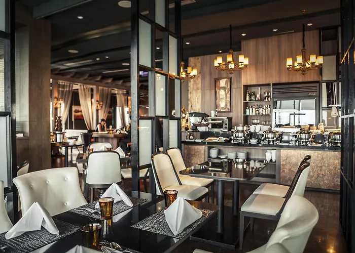Hotel Montraj Continent Sukhumvit 5*