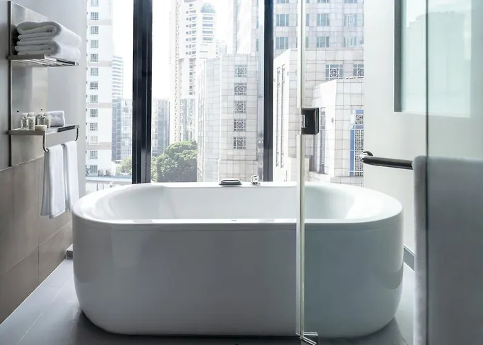 Hotel Montraj Continent Sukhumvit 5*