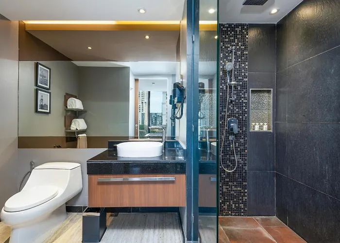 Montraj Continent Sukhumvit Hotel 5*