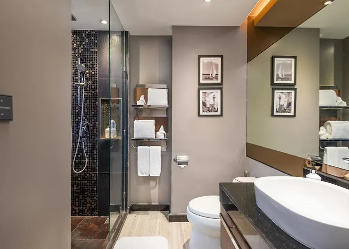 Montraj Continent Sukhumvit 5*