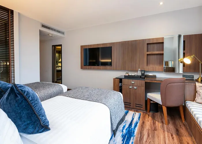 Montraj Continent Sukhumvit 5*