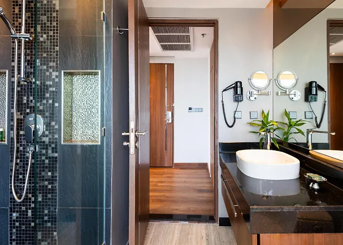 Montraj Continent Sukhumvit Hotel 5*