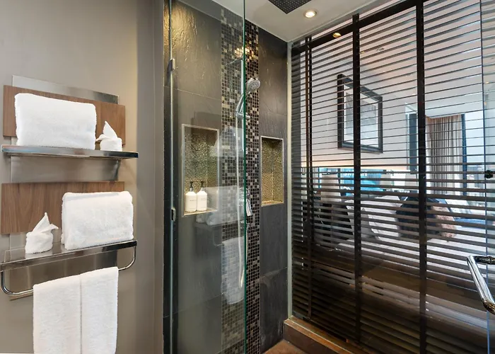 Hotel Montraj Continent Sukhumvit 5*