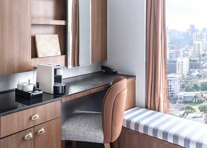 Montraj Continent Sukhumvit 5*